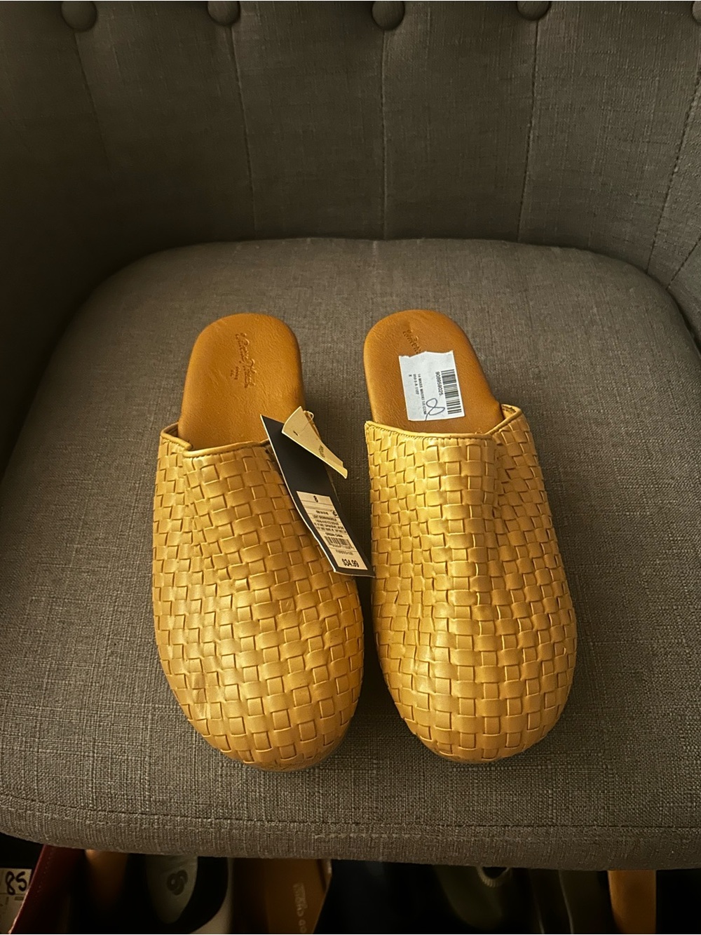 Women’s Woven Slip-On Mule clog  in Mustard Yellow/beige size 8 new
